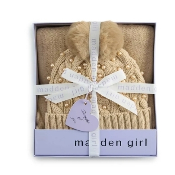 Madden Girl Accessories - Madden Girl Womens JrKnit Hat & Scarf  Beige Knit Beanie Cottagecore Pom-Pom Nw